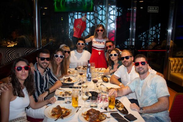 Despedida privada en restaurante cena barco - Despedidas Salou
